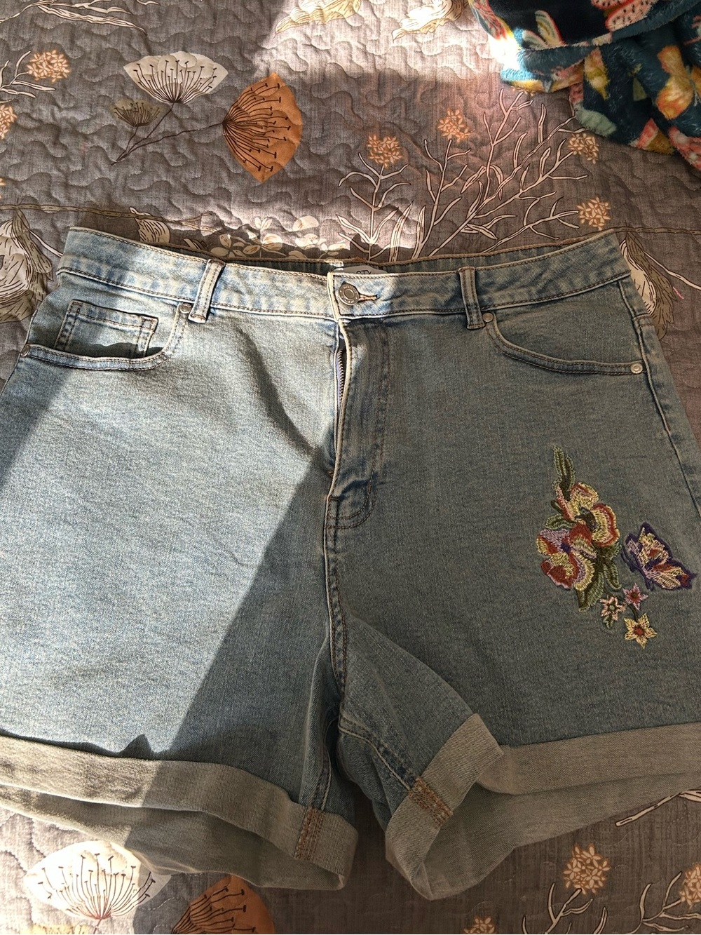 Embroidered Rolled-Hem Light-Wash Denim Shorts